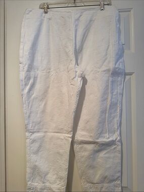 White Textured Capris with hidden side zipper